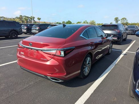 Used 2019 Lexus ES 350 Ultra Luxury w/ Accessory Package 2 image 4