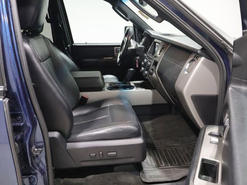Used 2017 Ford Expedition XLT w/ Equipment Group 202A AWD/4WD image 23