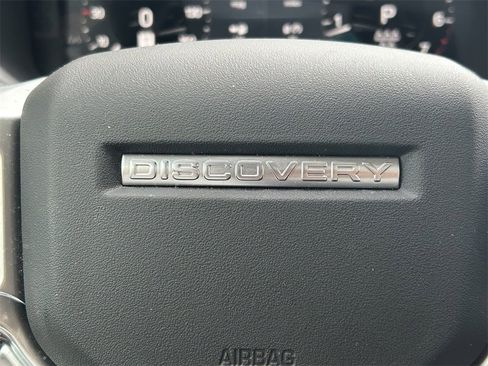 Used 2024 Land Rover Discovery S image 43