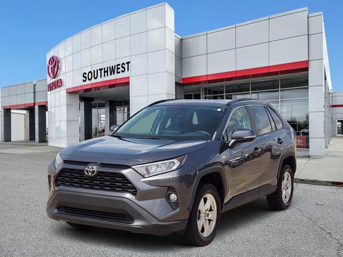 Used 2021 Toyota RAV4 XLE FWD image 2