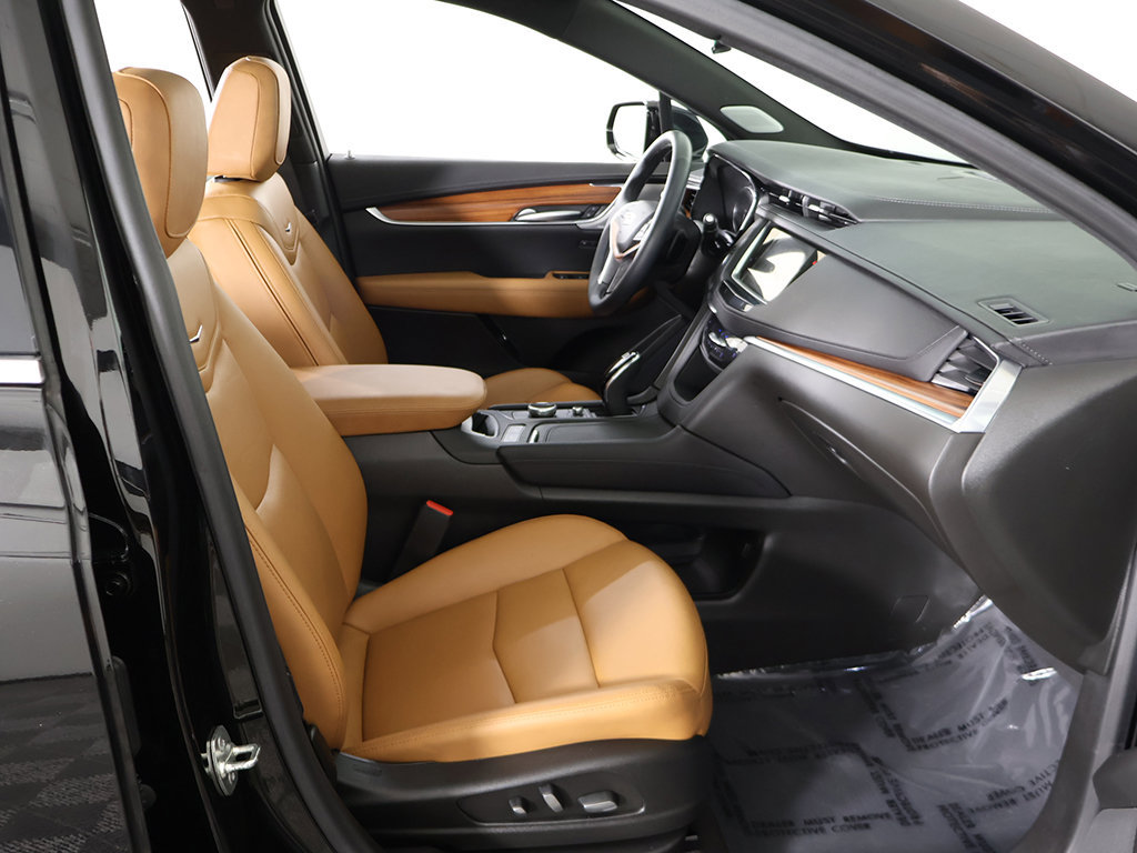 Used 2025 Cadillac XT5 Premium Luxury w/ LPO, Floor Liner Package AWD/4WD image 37