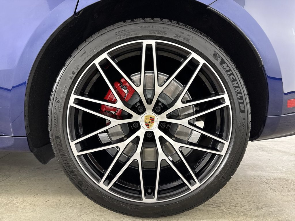 Certified 2023 Porsche Macan GTS AWD/4WD image 14