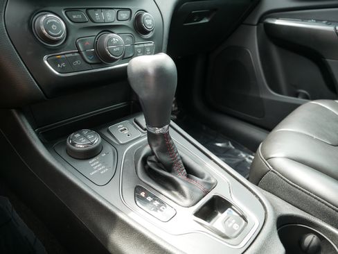 Used 2019 Jeep Cherokee Trailhawk w/ Cold Weather Group AWD/4WD image 32