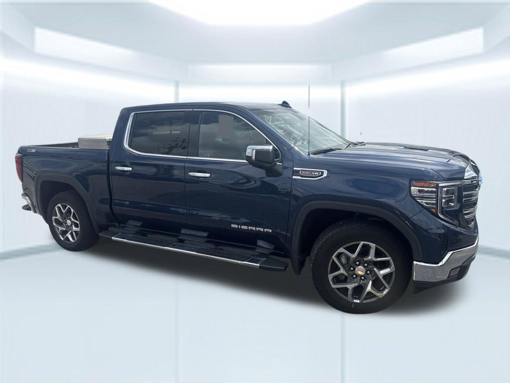 Used 2023 GMC Sierra 1500 SLT w/ SLT Premium Package AWD/4WD image 4