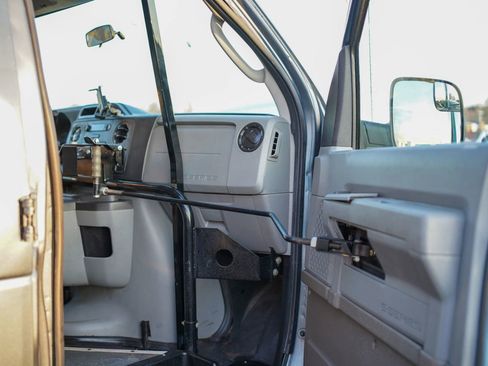 Used 2014 Ford E-350 and Econoline 350 Extended Super Duty w/ Power Group RWD image 30