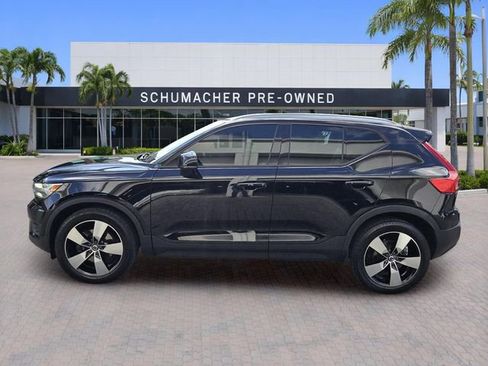 Used 2020 Volvo XC40 T5 Momentum w/ Protection Package Premier AWD/4WD image 4
