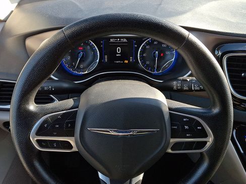 Used 2021 Chrysler Voyager Lxi image 18