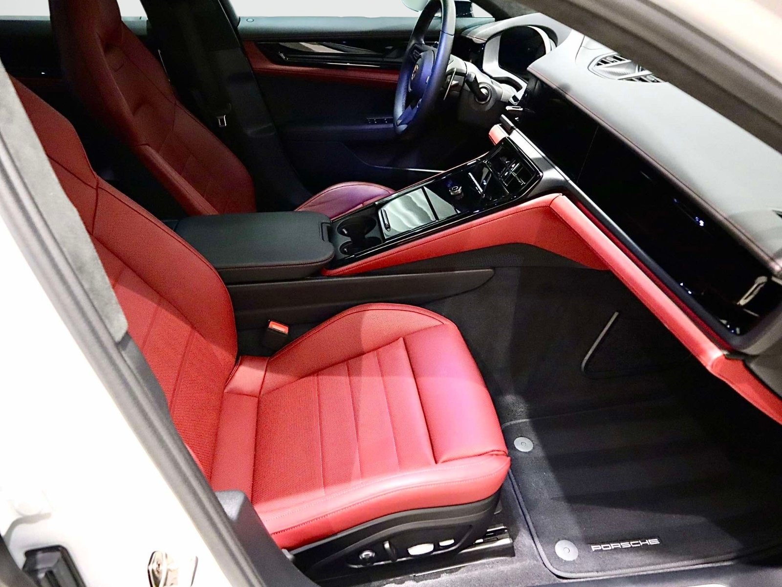 Used 2026 Porsche Panamera GTS AWD/4WD image 17