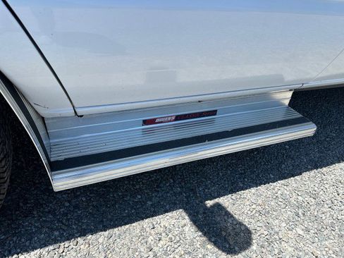 Used 2011 Ford E-350 and Econoline 350 XLT RWD image 16