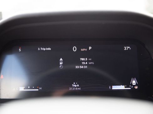 Used 2023 Jeep Grand Cherokee Limited image 16