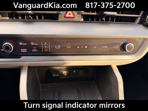 Certified 2025 Kia Sportage EX image 22