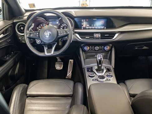 Used 2022 Alfa Romeo Stelvio Veloce image 11