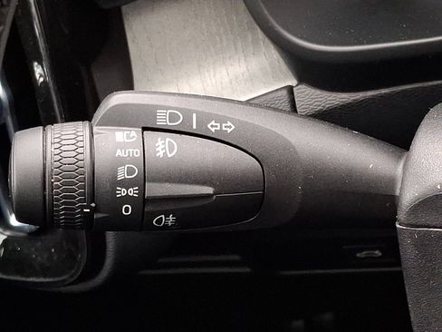 Certified 2025 Volvo XC40 B5 Plus image 27