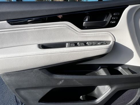 Used 2025 Honda Odyssey Touring image 13