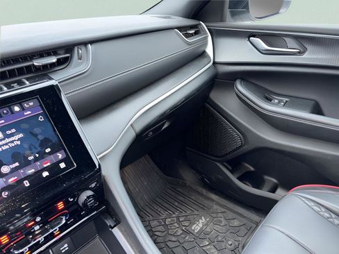 Used 2024 Jeep Grand Cherokee Laredo X w/ Luxury Tech Group I image 28