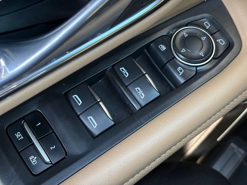 Used 2024 Chevrolet Tahoe Premier w/ Premium Package RWD image 23