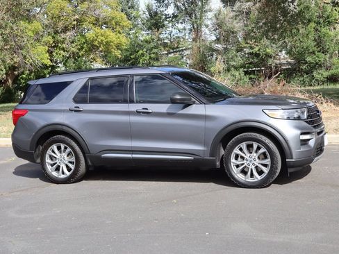 Used 2021 Ford Explorer XLT w/ Equipment Group 202A AWD/4WD image 2