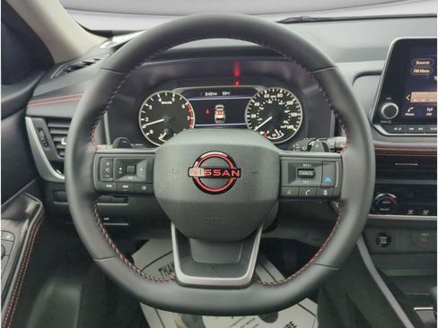 Used 2025 Nissan Rogue SV image 15