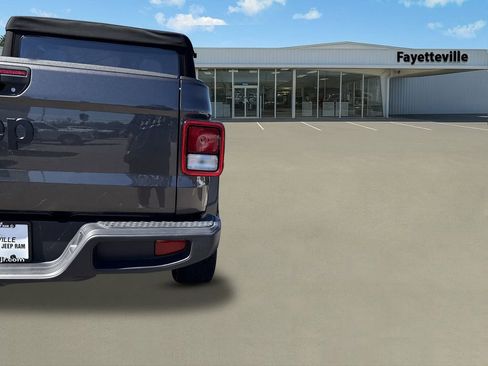 Used 2024 Jeep Gladiator Sport image 10