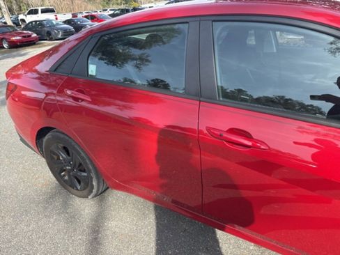 Used 2023 Hyundai Elantra SEL image 11