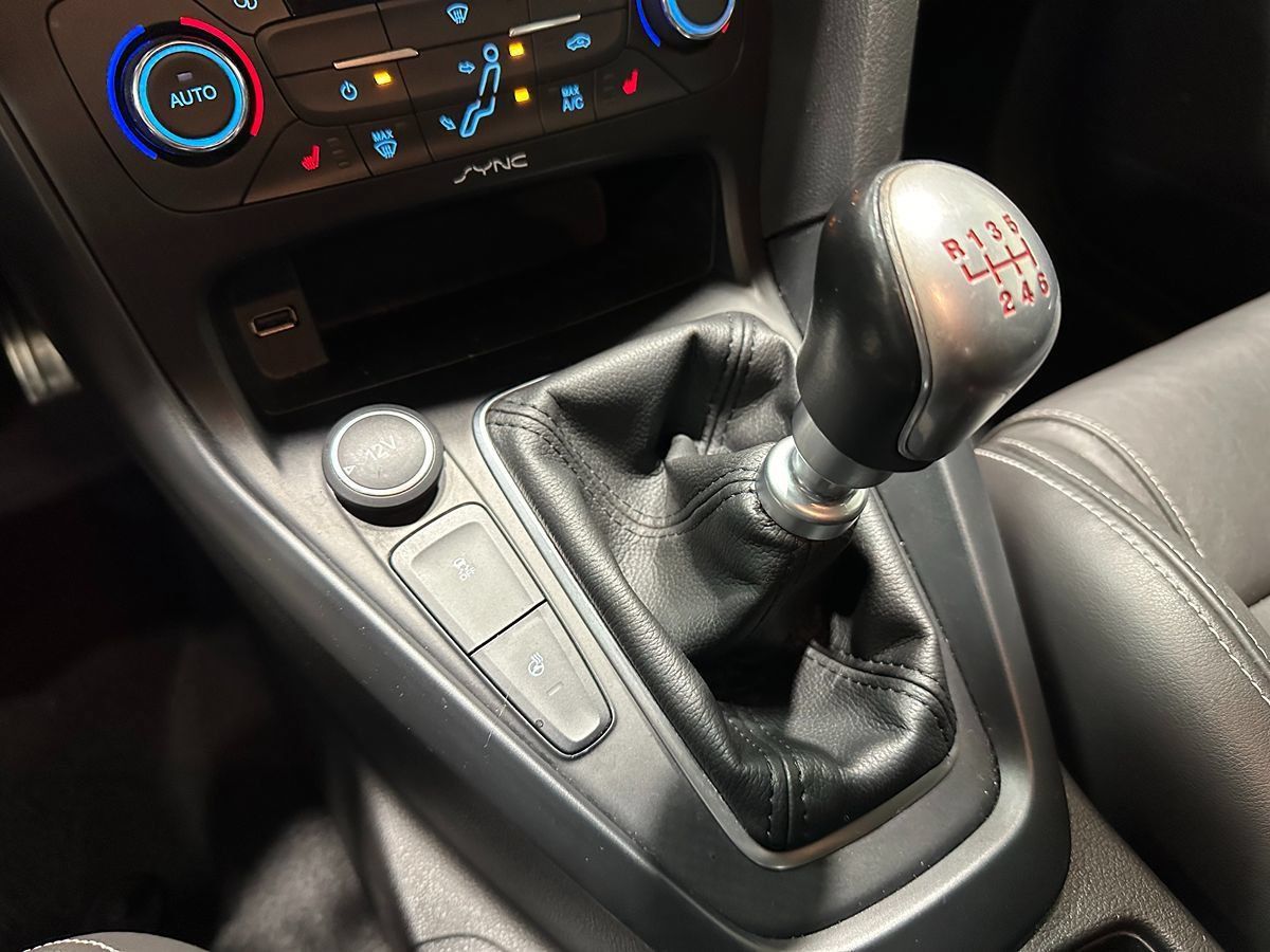 Used 2015 Ford Focus ST w/ Equipment Group 402A FWD image 31