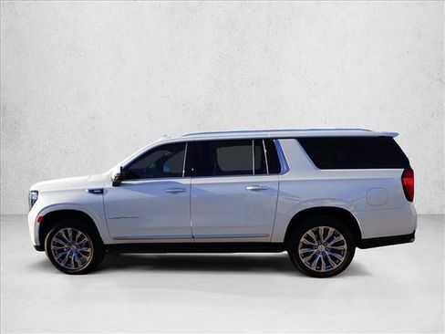 Used 2022 GMC Yukon XL Denali w/ Denali Premium Package image 2