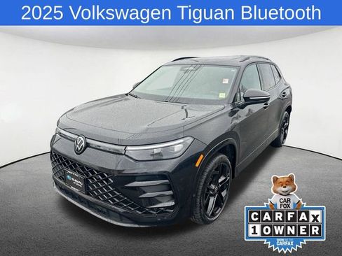 Used 2025 Volkswagen Tiguan SE R-Line image 1