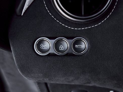 Used 2024 McLaren 750S RWD image 47