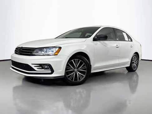 Used 2018 Volkswagen Jetta SE image 1