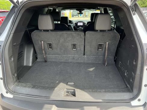 Used 2023 Chevrolet Traverse LT w/ LT Premium Package AWD/4WD image 10