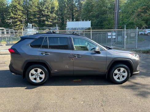 Used 2019 Toyota RAV4 XLE w/ Convenience Package AWD/4WD image 4