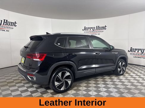 Used 2023 Volkswagen Taos SE w/ Panoramic Sunroof Package AWD/4WD image 6