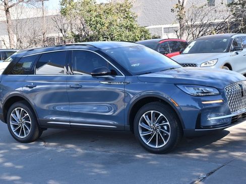 New 2026 Lincoln Corsair Premiere image 4