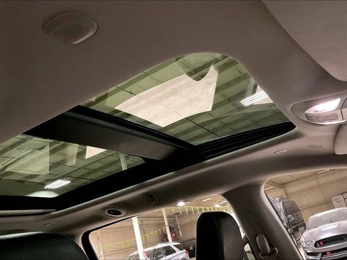 Used 2023 Chrysler Pacifica Limited image 21