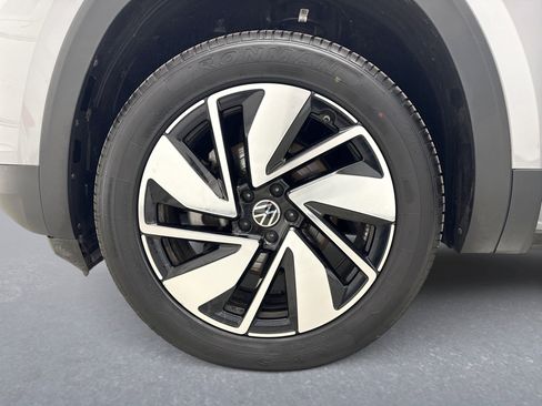 Used 2024 Volkswagen Atlas SE image 27