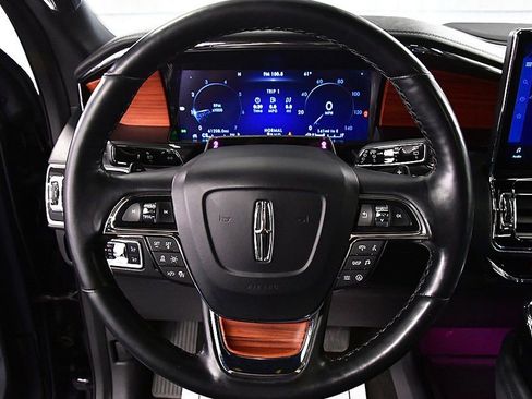 Used 2024 Lincoln Navigator Premiere image 18