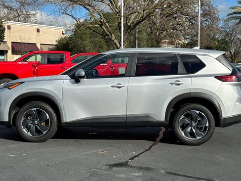 Used 2024 Nissan Rogue SV image 6