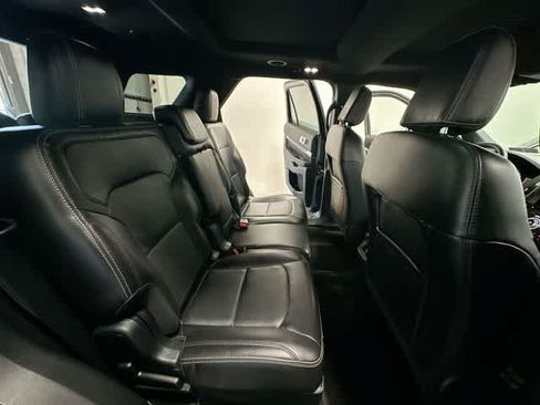 Used 2018 Ford Explorer Limited AWD/4WD image 23