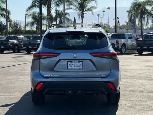 Used 2022 Toyota Highlander XLE FWD image 7