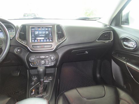 Used 2019 Jeep Cherokee Trailhawk w/ Comfort/Convenience Group AWD/4WD image 15