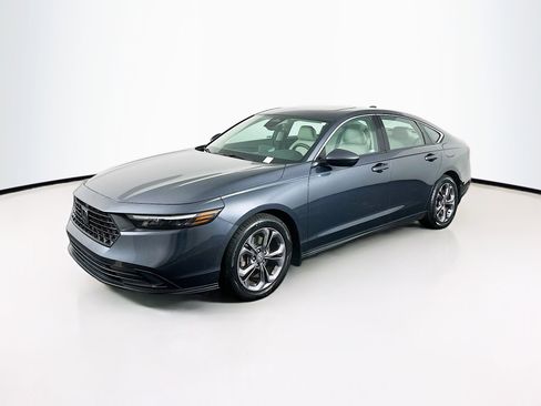 Used 2023 Honda Accord EX image 3