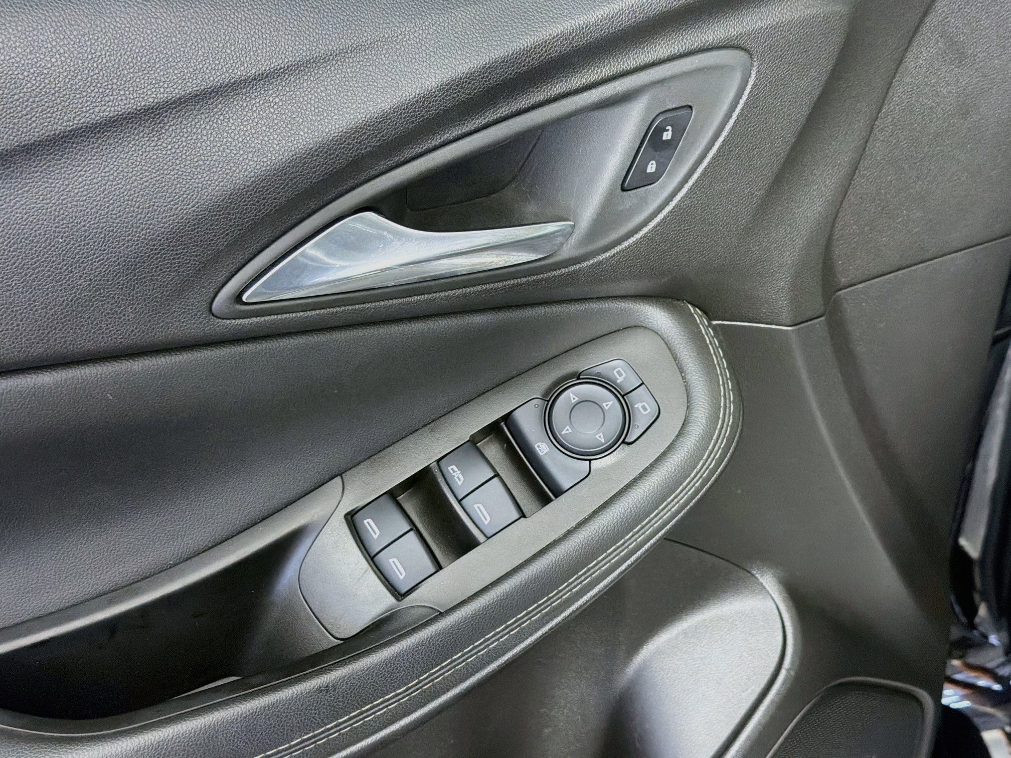 Used 2023 Buick Encore GX Preferred w/ Cold Weather Comfort Package FWD image 15