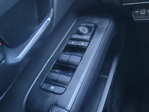 Certified 2025 Toyota Tacoma SR5 AWD/4WD image 18