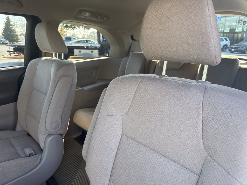 Used 2015 Honda Odyssey LX image 17