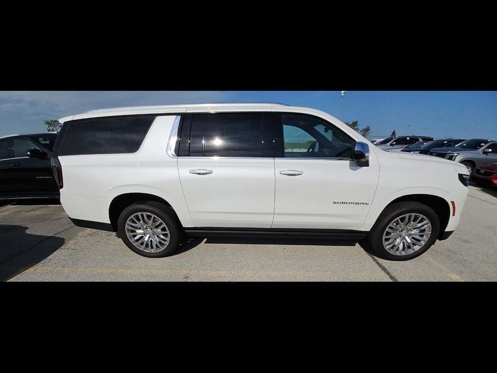Used 2025 Chevrolet Suburban Premier AWD/4WD image 2