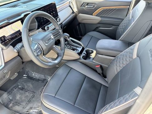 Used 2024 GMC Canyon Denali image 5