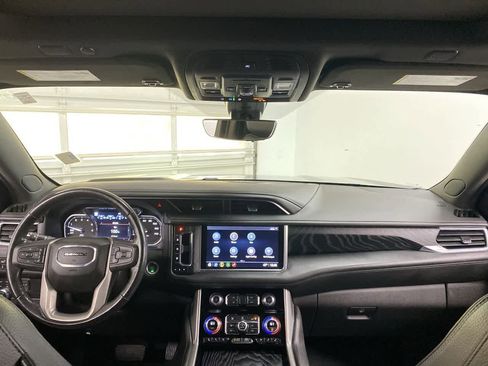 Used 2021 GMC Yukon XL Denali w/ Denali Premium Package image 12