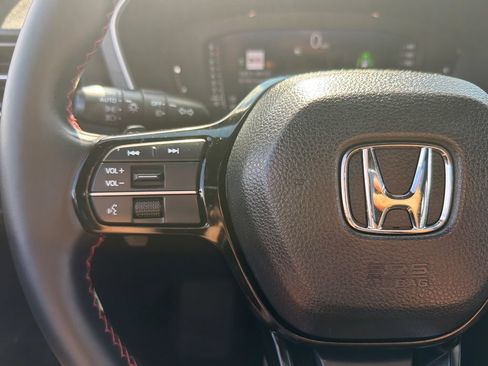 Used 2025 Honda Pilot Black Edition image 14