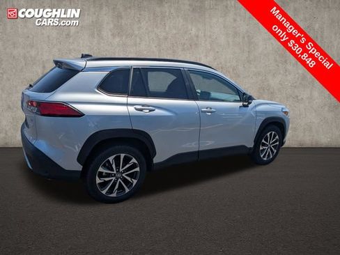 Used 2025 Toyota Corolla Cross XLE AWD/4WD image 8