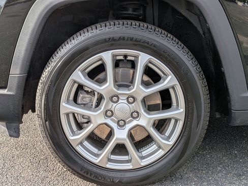 Certified 2024 Jeep Compass Latitude w/ Sun and Sound Group image 10